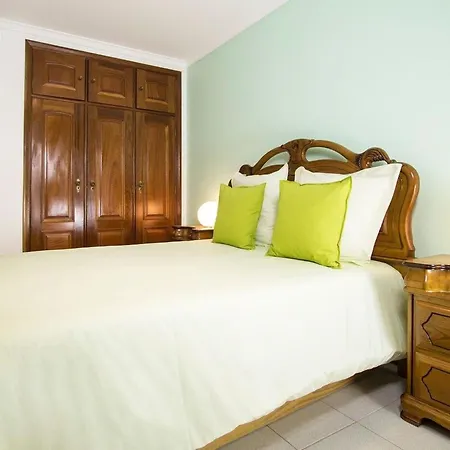 Haus Der Scheinwerfer Mit Freier Garage By Interhome * Gafanha da Nazaré