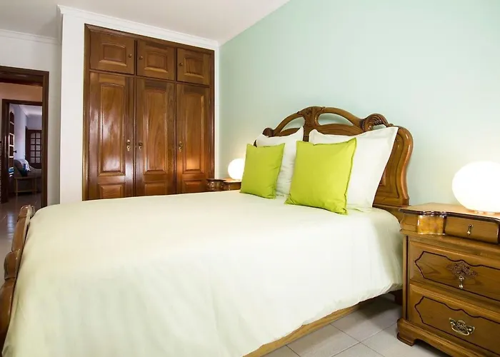 Haus Der Scheinwerfer Mit Freier Garage By Interhome * Gafanha da Nazare