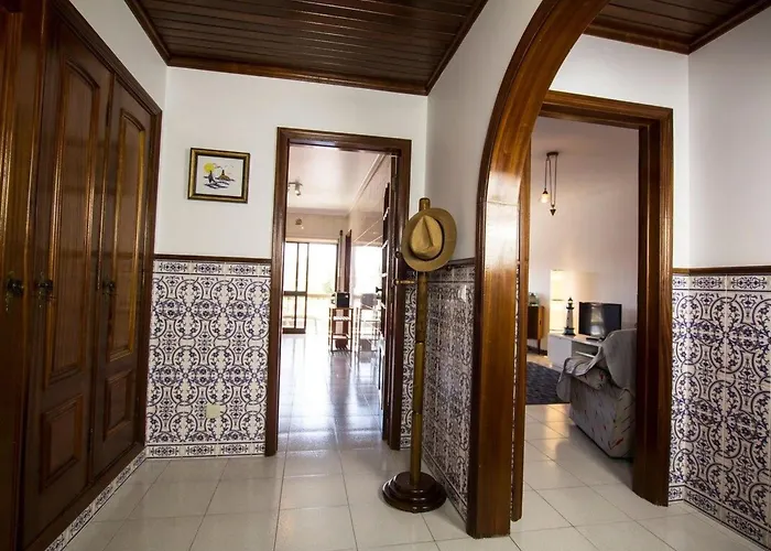 Haus Der Scheinwerfer Mit Freier Garage By Interhome *