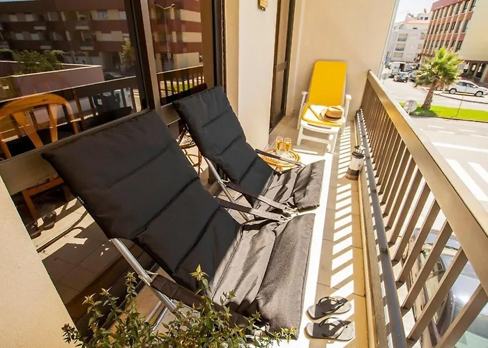 Haus Der Scheinwerfer Mit Freier Garage By Interhome *